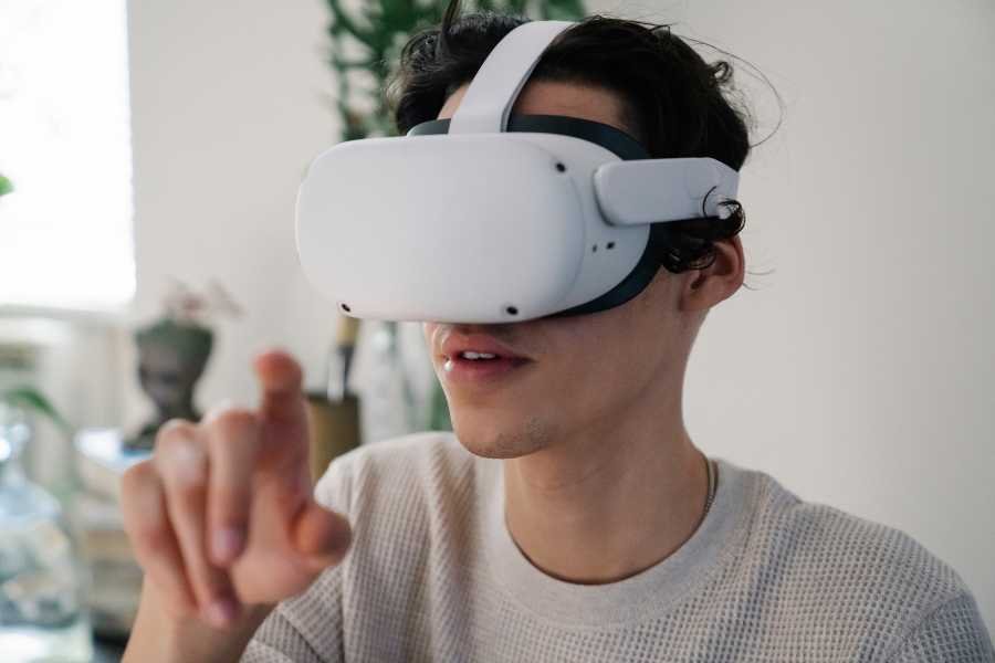 Herramientas de Realidad Virtual (RV) y Realidad Aumentada (RA): Transformando Experiencias Empresariales